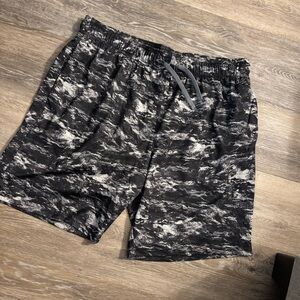 Athletic Works Black and Gray Patterned Athletic Shorts Sz L